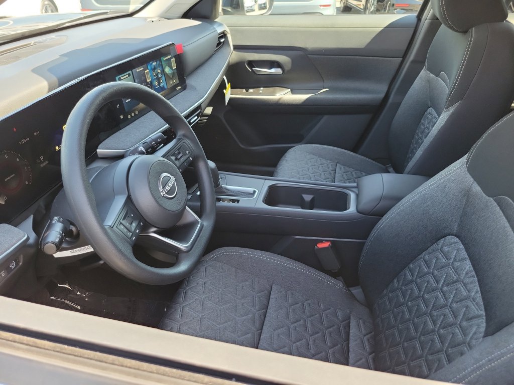 New 2026 Nissan Kicks SV w/ SV Premium Package FWD image 3