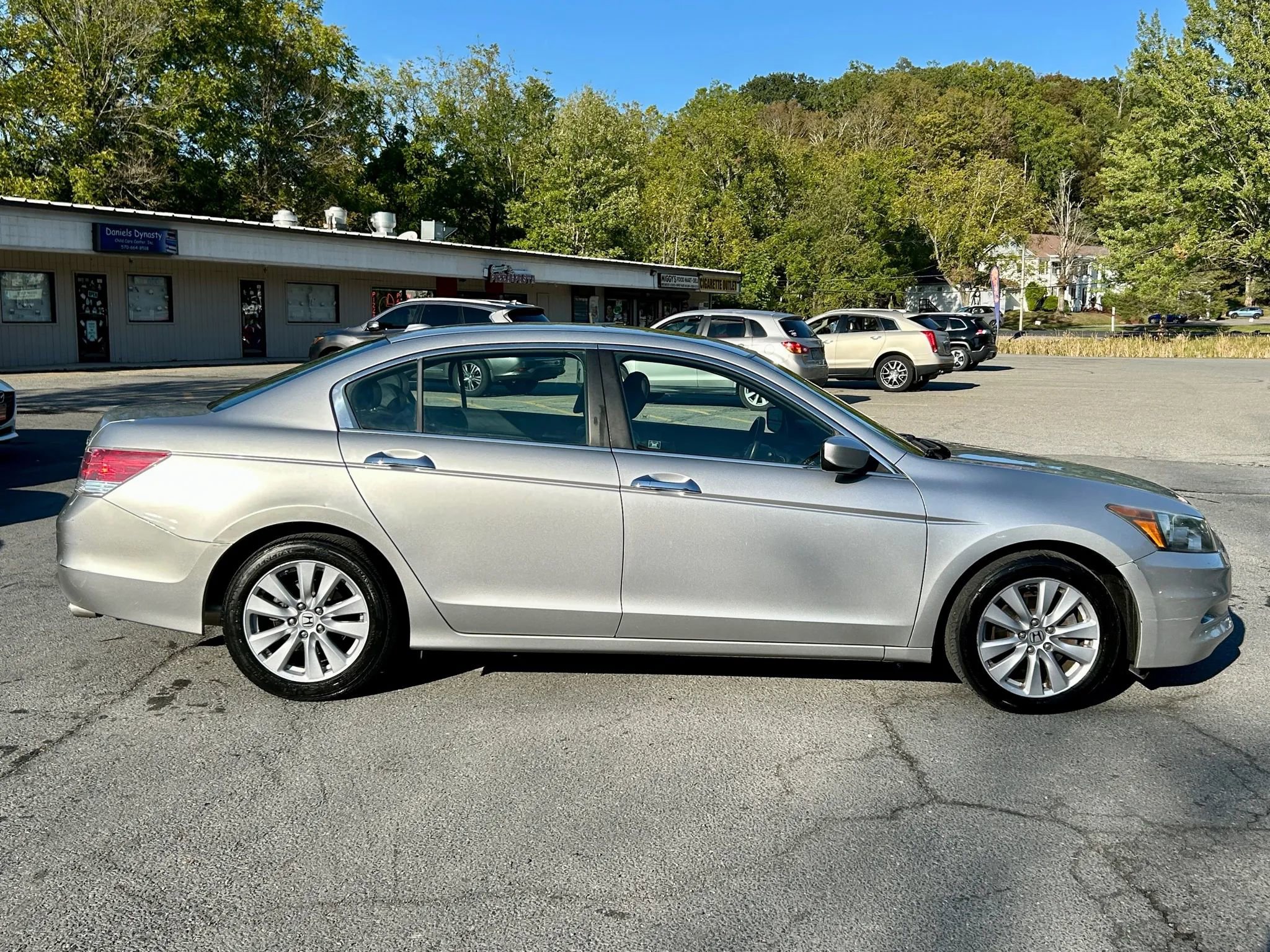 Used 2011 Honda Accord EX-L image 8