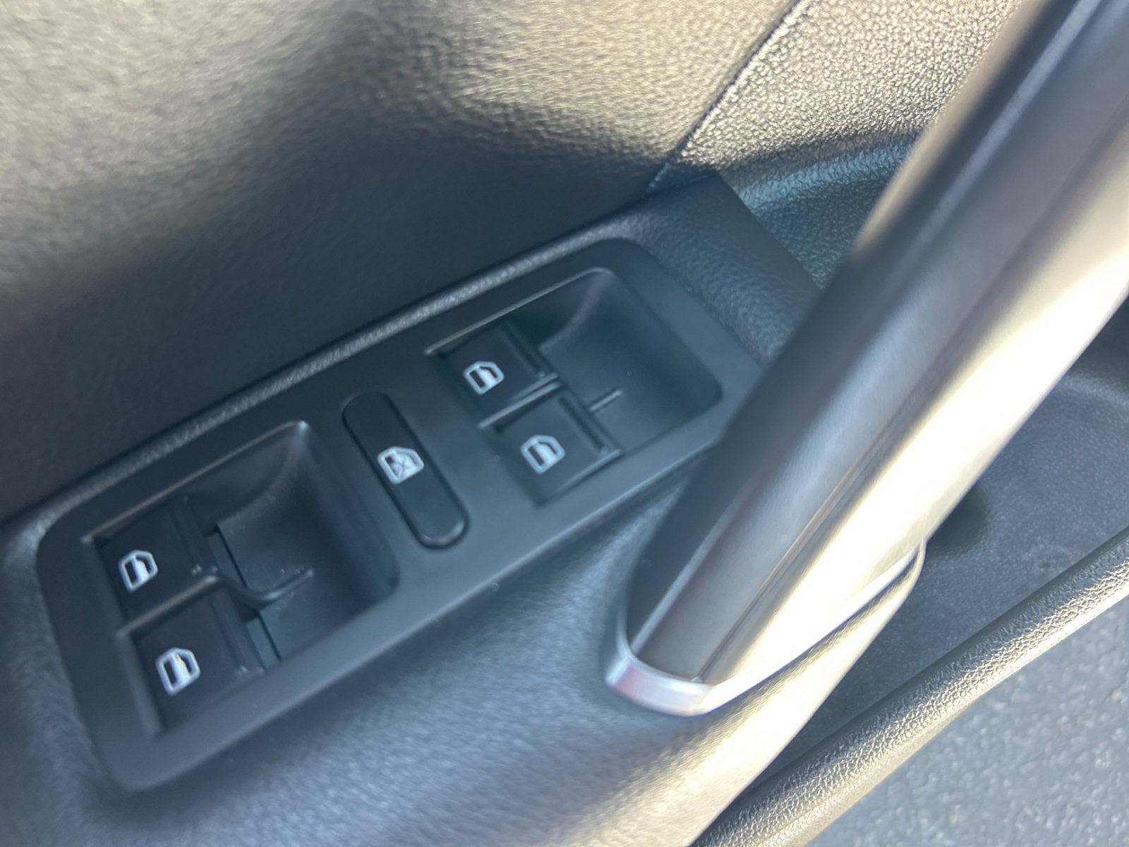 Used 2018 Volkswagen Passat GT FWD image 13
