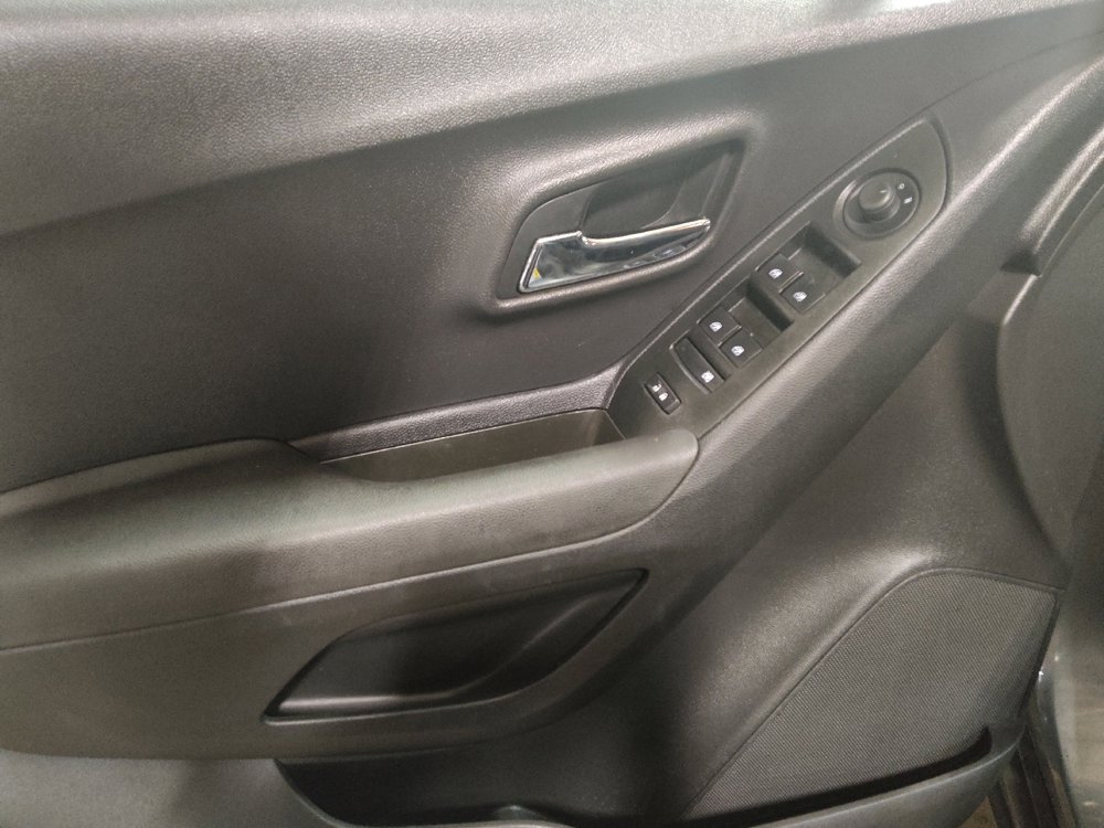 Used 2020 Chevrolet Trax LS w/ Tint and Cruise Package image 27
