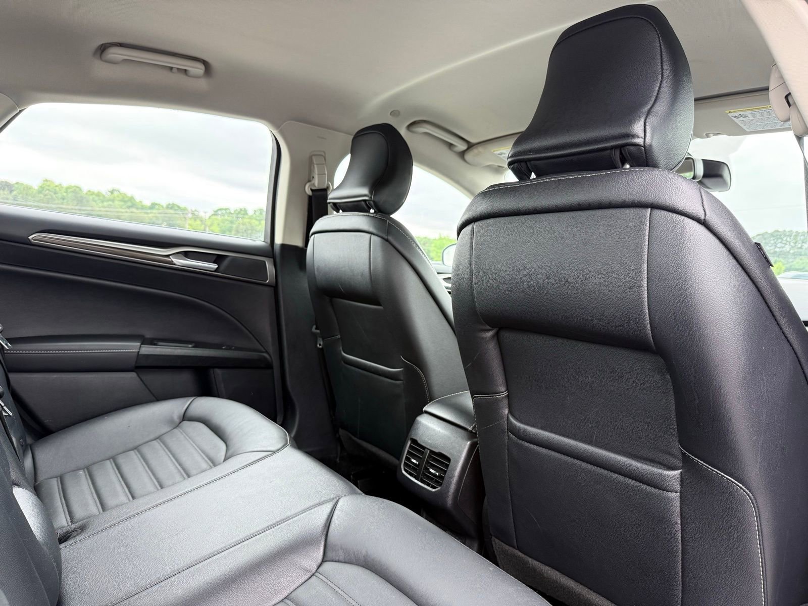 Used 2018 Ford Fusion SE w/ Equipment Group 602A FWD image 18