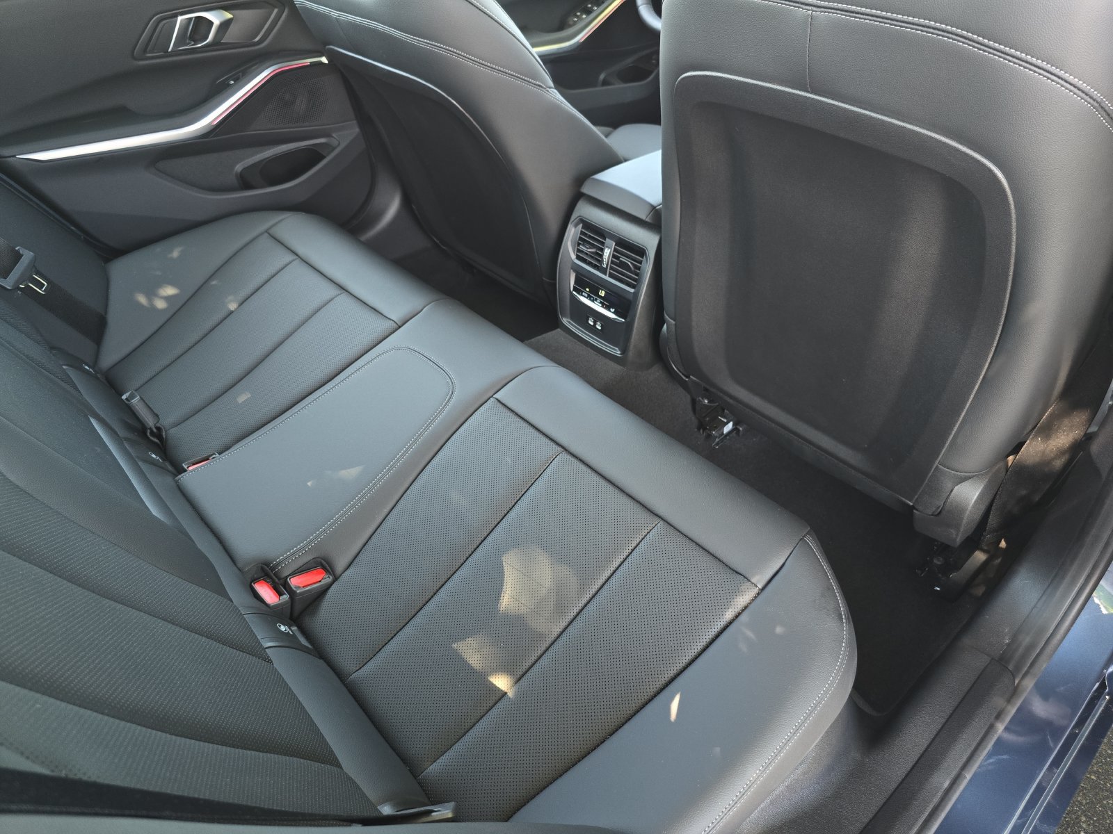 Used 2025 BMW 330i Sedan w/ Premium Package RWD image 12