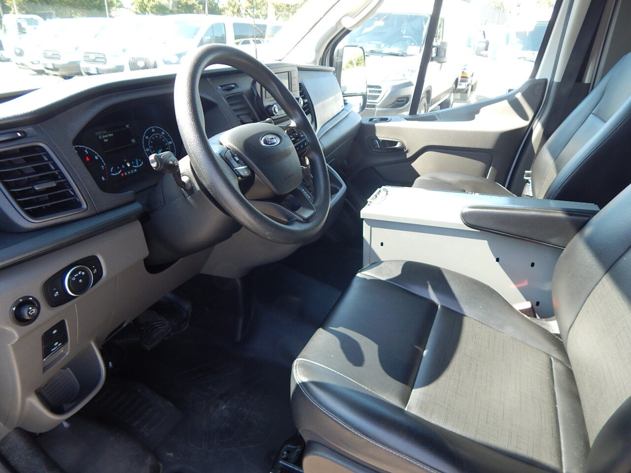 Used 2025 Ford Transit 250 148 Medium Roof RWD image 2