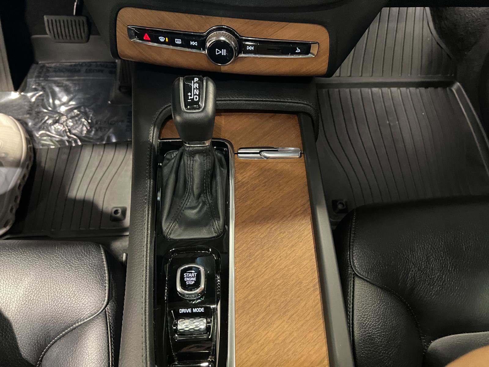 Used 2021 Volvo XC90 T6 Momentum image 19