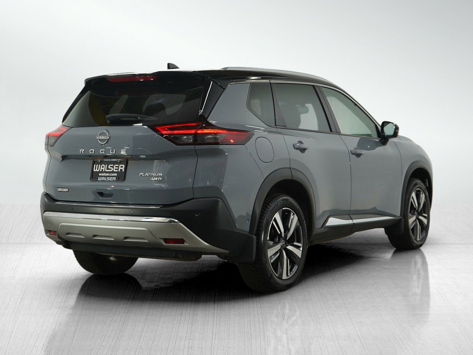 Used 2022 Nissan Rogue Platinum image 5