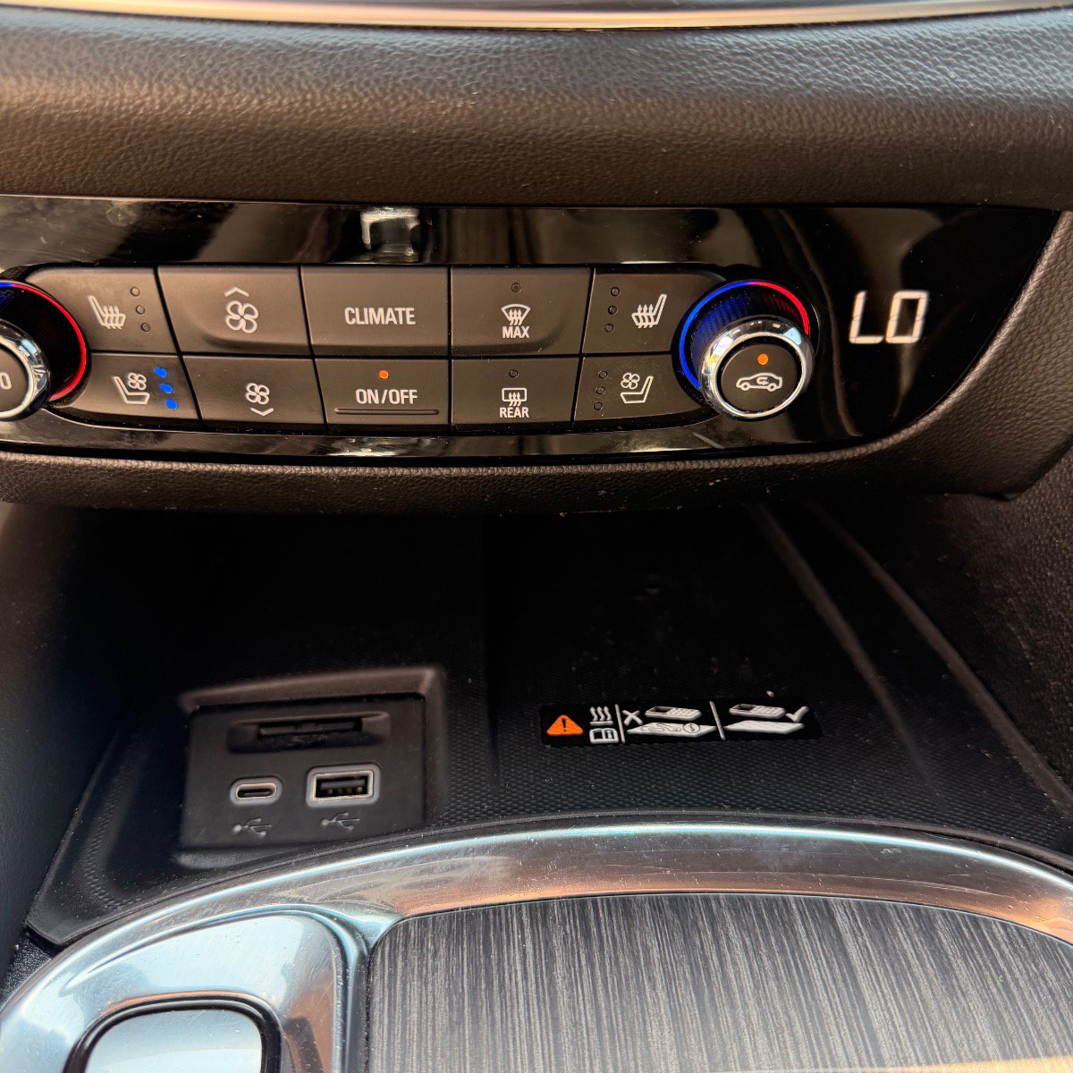 Used 2023 Buick Enclave Avenir w/ Avenir Technology Package FWD image 18