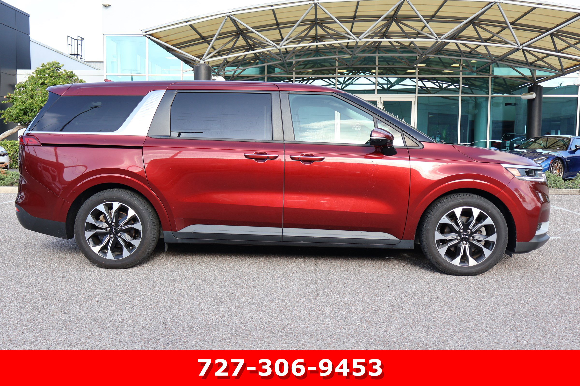 Used 2023 Kia Carnival EX FWD image 9