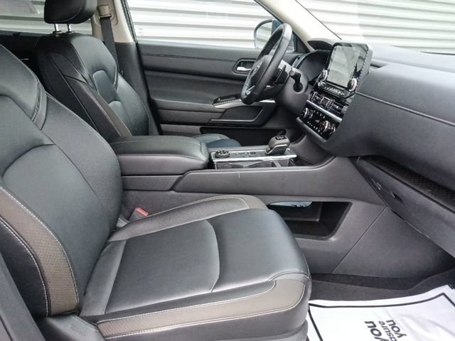 Used 2024 Nissan Pathfinder SL AWD/4WD image 33