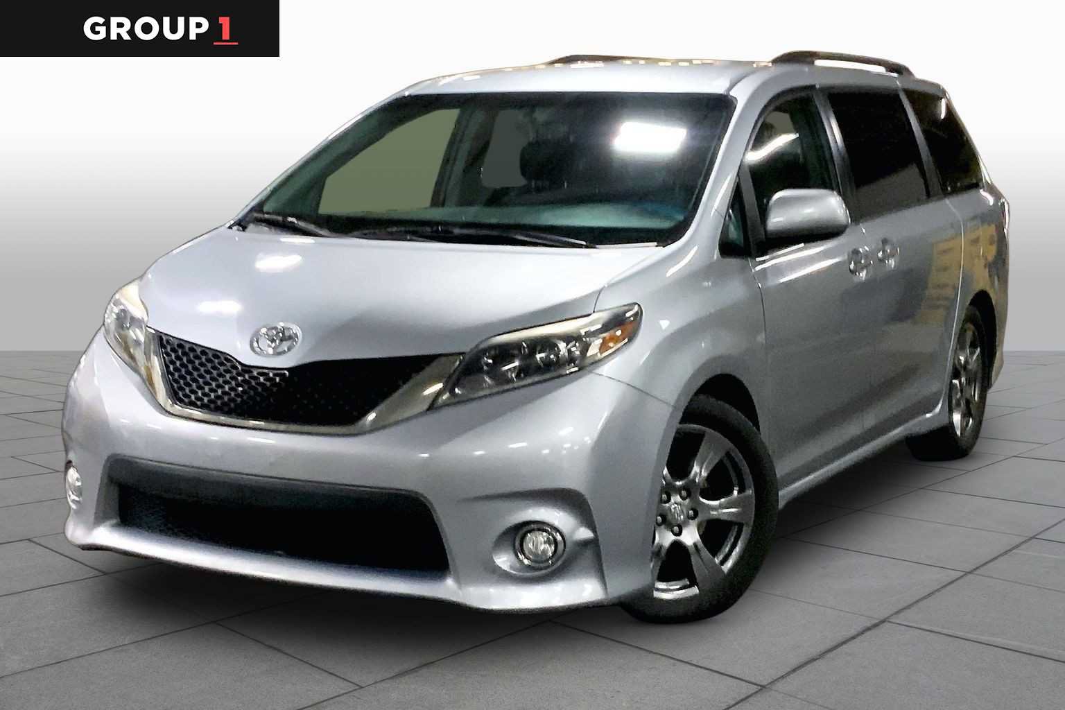Used 2017 Toyota Sienna SE FWD image 1