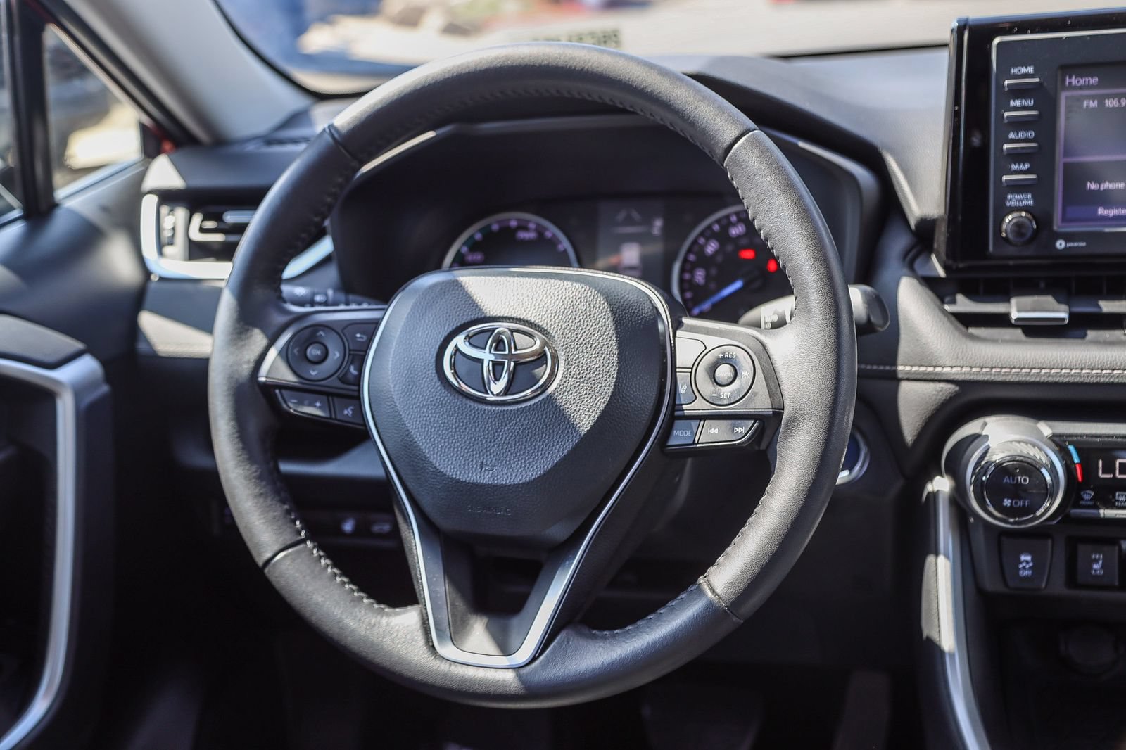 Certified 2022 Toyota RAV4 XLE Premium AWD/4WD image 15