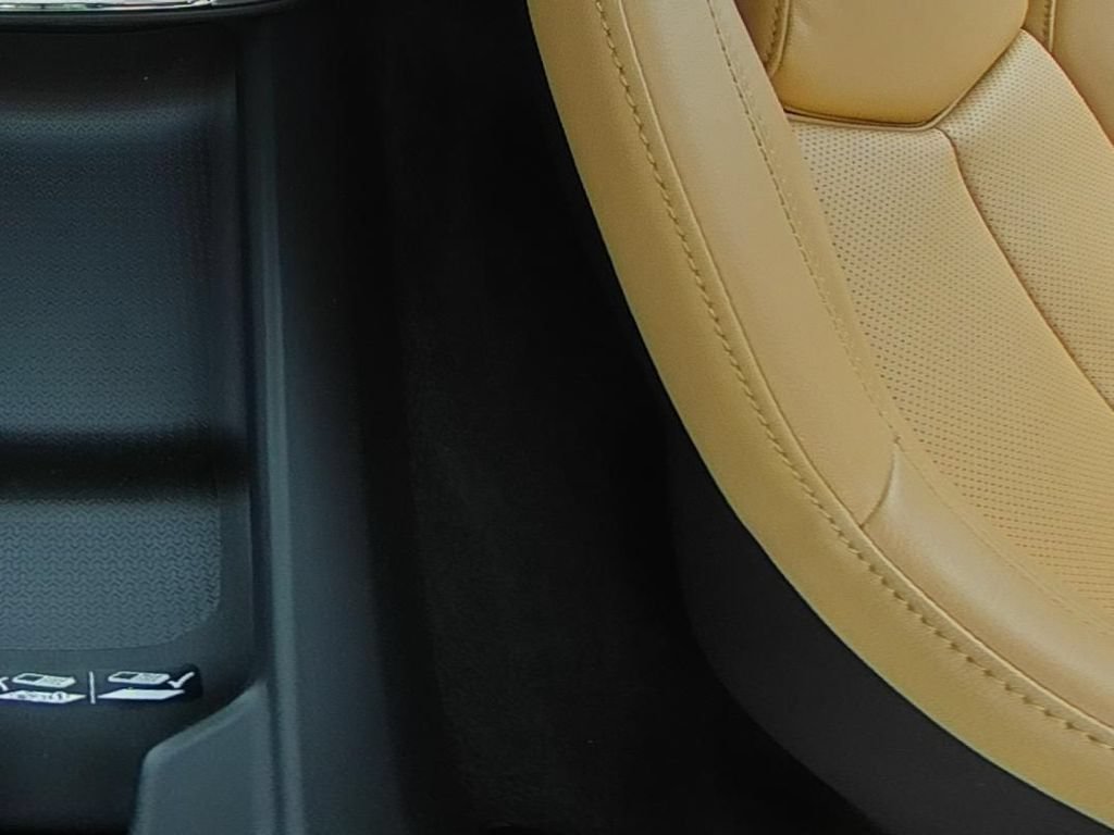Used 2025 Chevrolet Corvette Z06 w/ Stealth Interior Trim Package RWD image 14