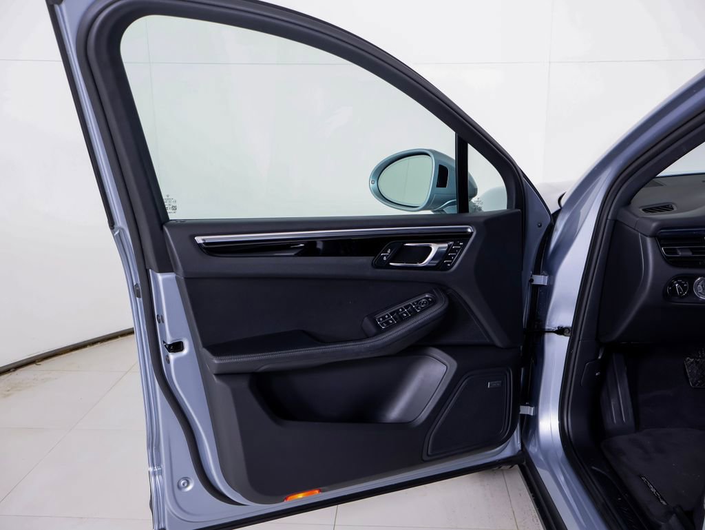 Certified 2024 Porsche Macan w/ Premium Plus Package image 30