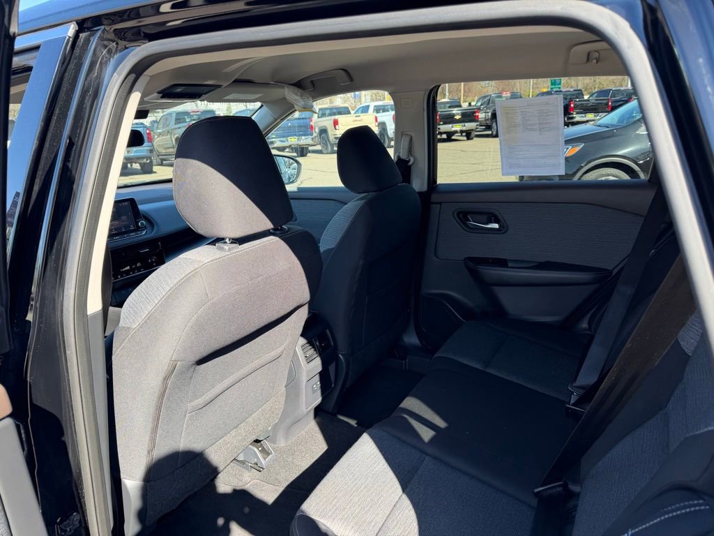 Used 2021 Nissan Rogue SV AWD/4WD image 9