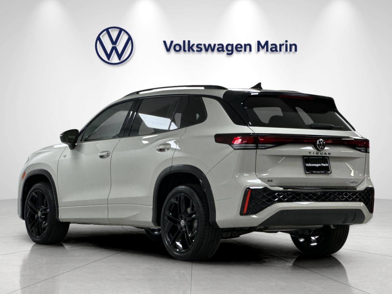 New 2026 Volkswagen Tiguan SE R-Line AWD/4WD image 3