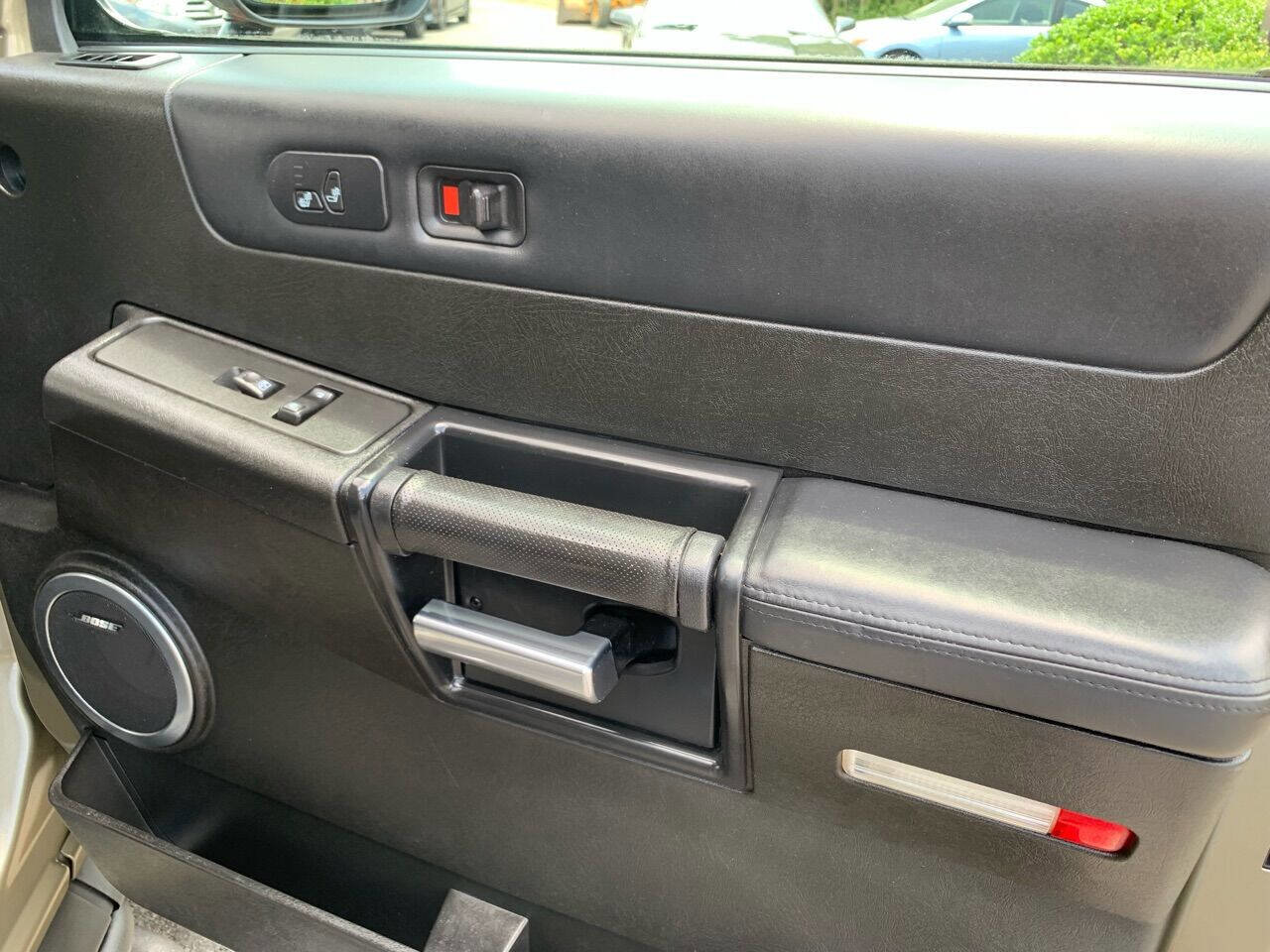 Used 2005 HUMMER H2 SUT w/ Preferred Equipment Group image 23