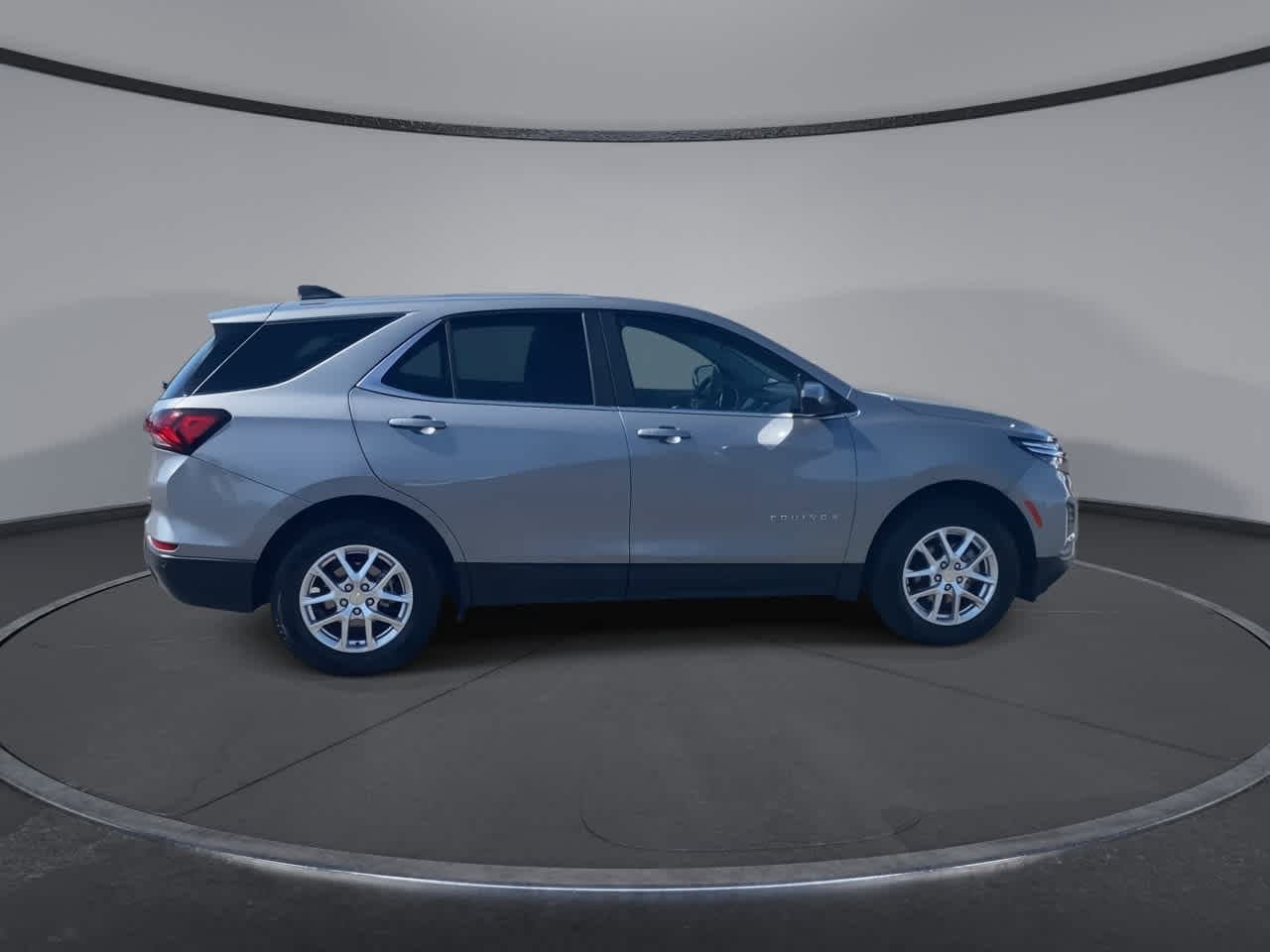 Used 2024 Chevrolet Equinox LT AWD/4WD image 2