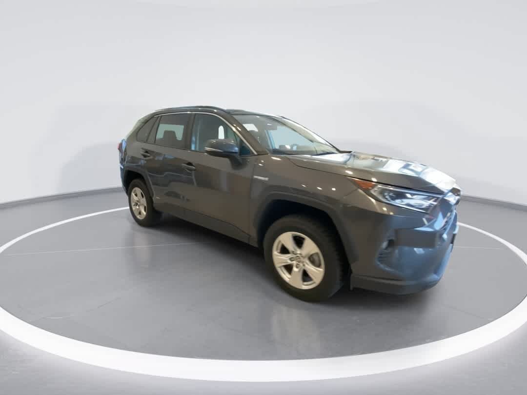 Used 2021 Toyota RAV4 XLE AWD/4WD image 2