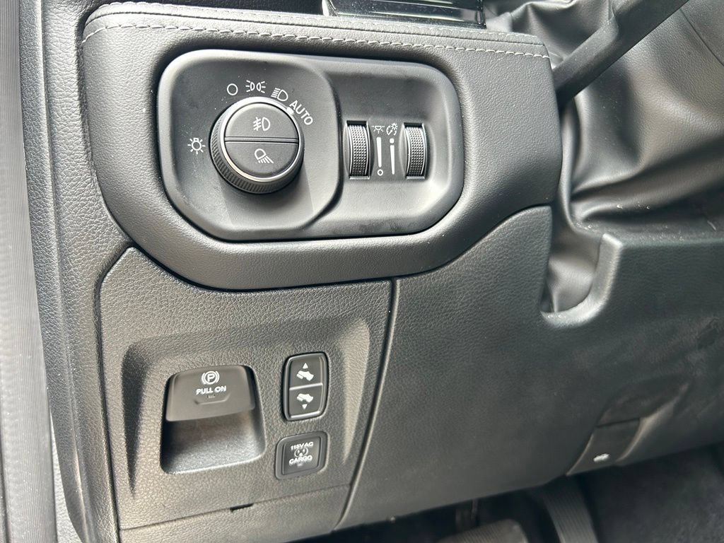 Used 2025 RAM 1500 Limited AWD/4WD image 13