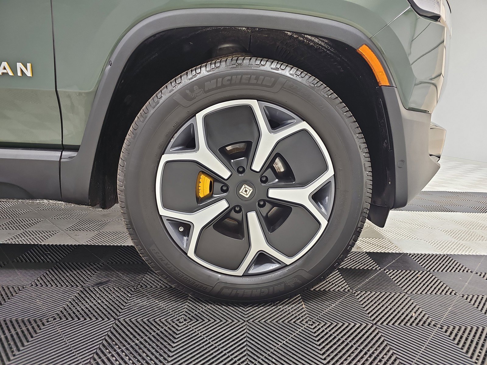 Used 2022 Rivian R1T Adventure image 11