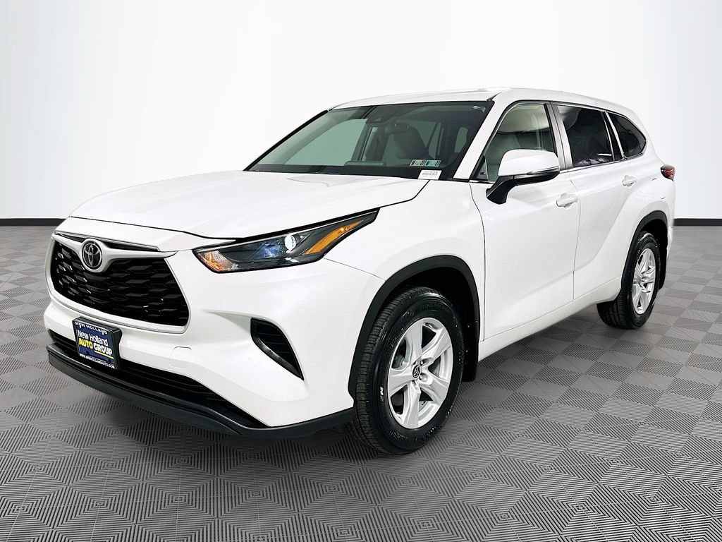 Used 2023 Toyota Highlander L AWD/4WD image 5