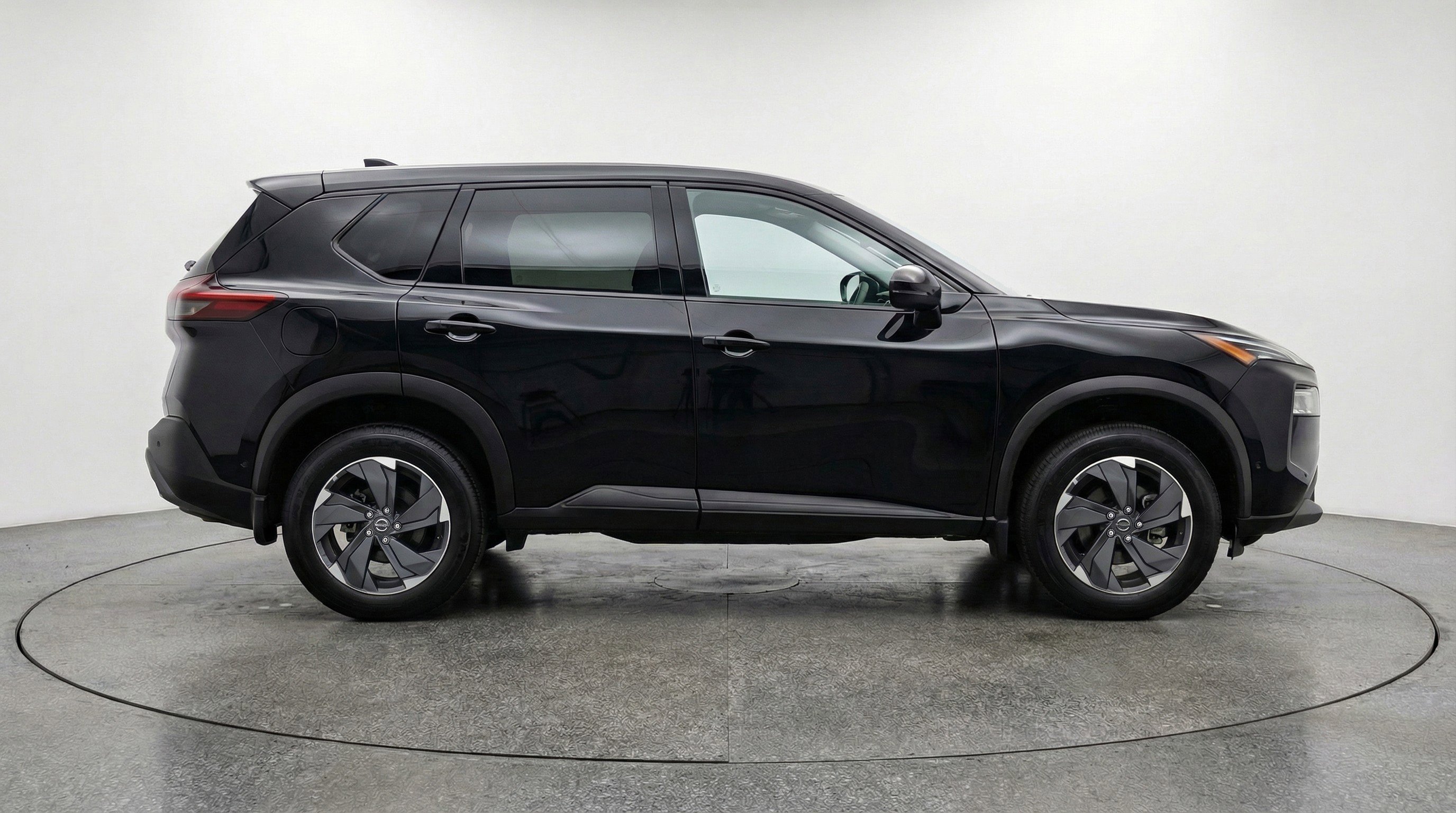 Used 2025 Nissan Rogue SV image 11
