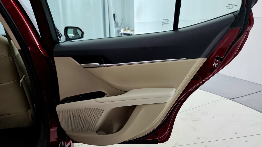 Certified 2018 Toyota Camry LE FWD image 19