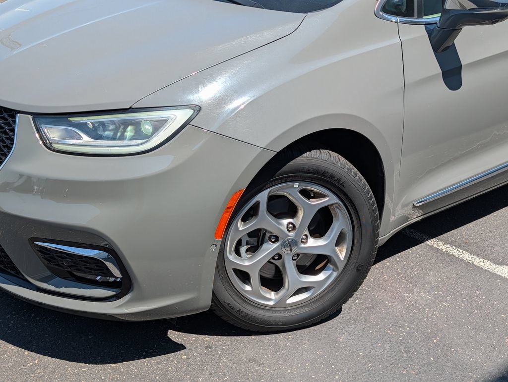 Used 2022 Chrysler Pacifica Limited FWD image 27