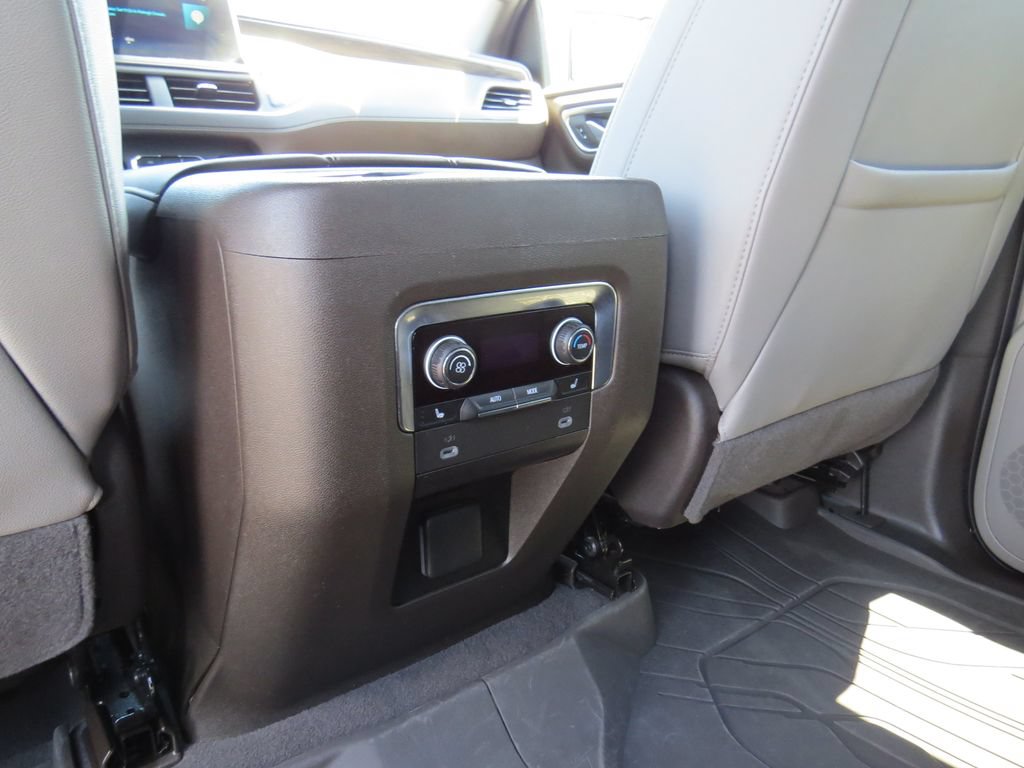 Used 2023 Chevrolet Tahoe Z71 w/ Luxury Package AWD/4WD image 18
