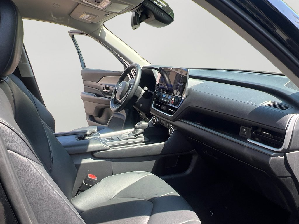 Used 2025 Toyota Grand Highlander AWD image 11