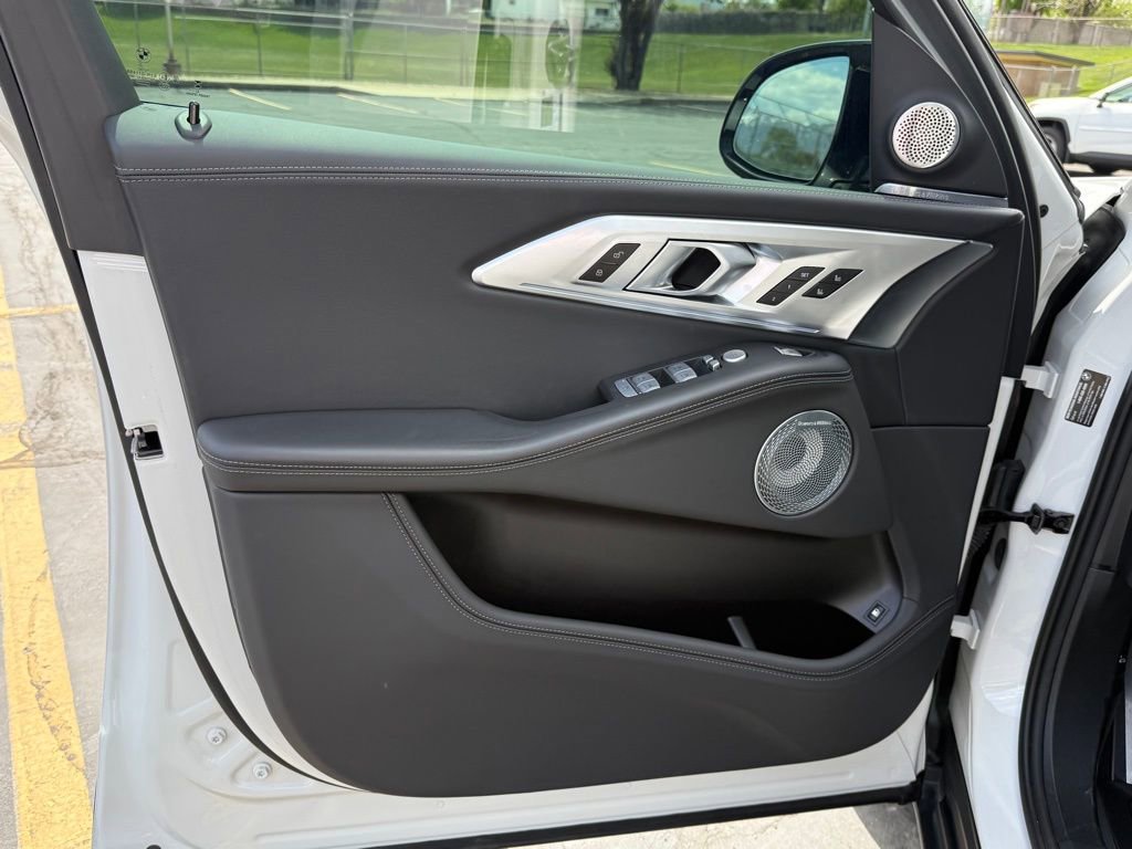 Used 2025 BMW XM image 9