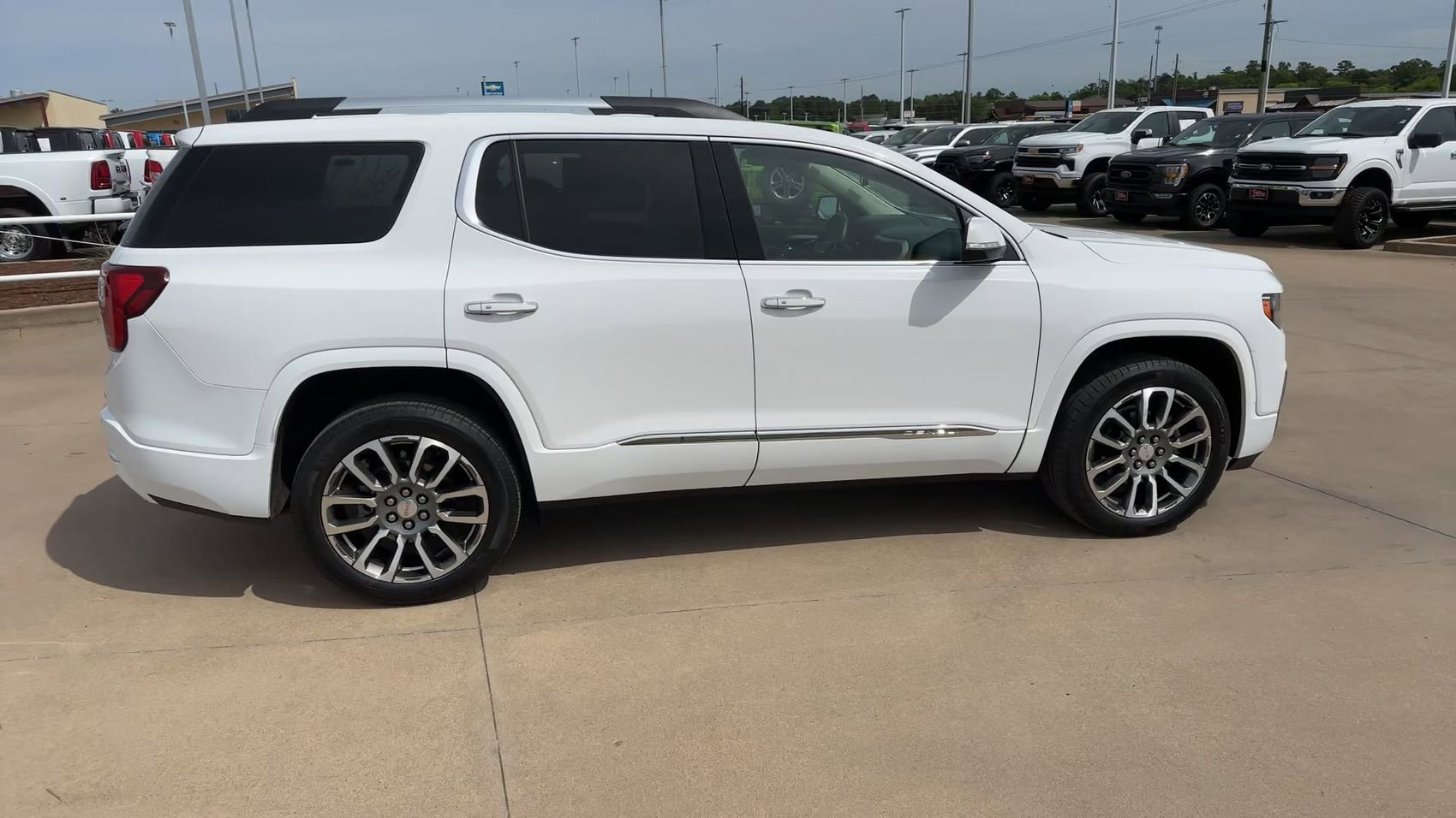 Used 2023 GMC Acadia Denali FWD image 2