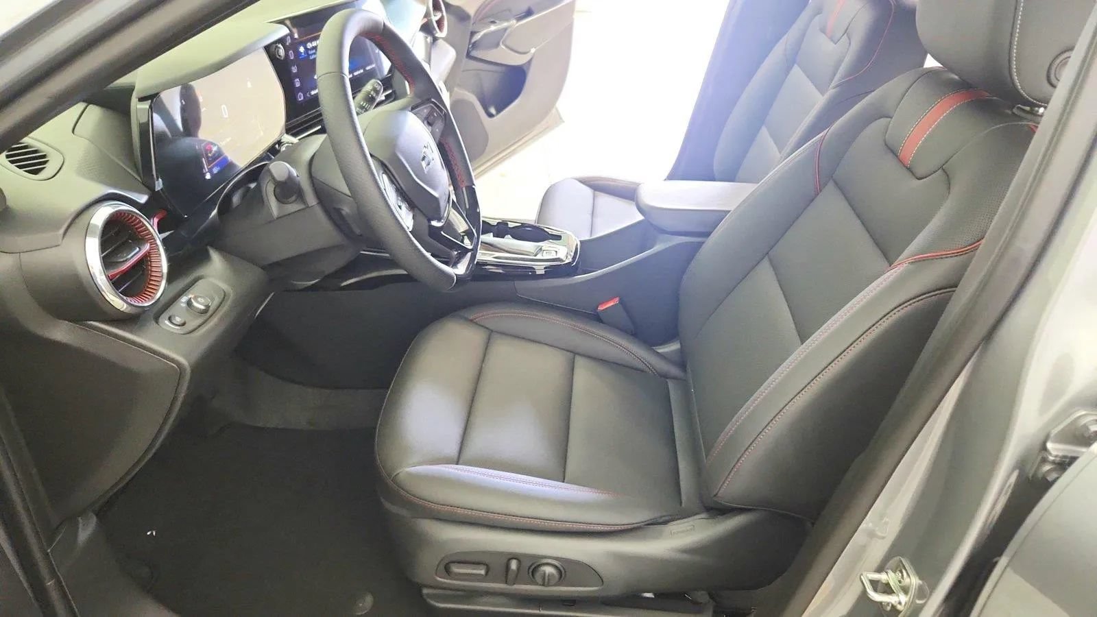 New 2026 Chevrolet Trax RS w/ Driver Confidence Package FWD image 15