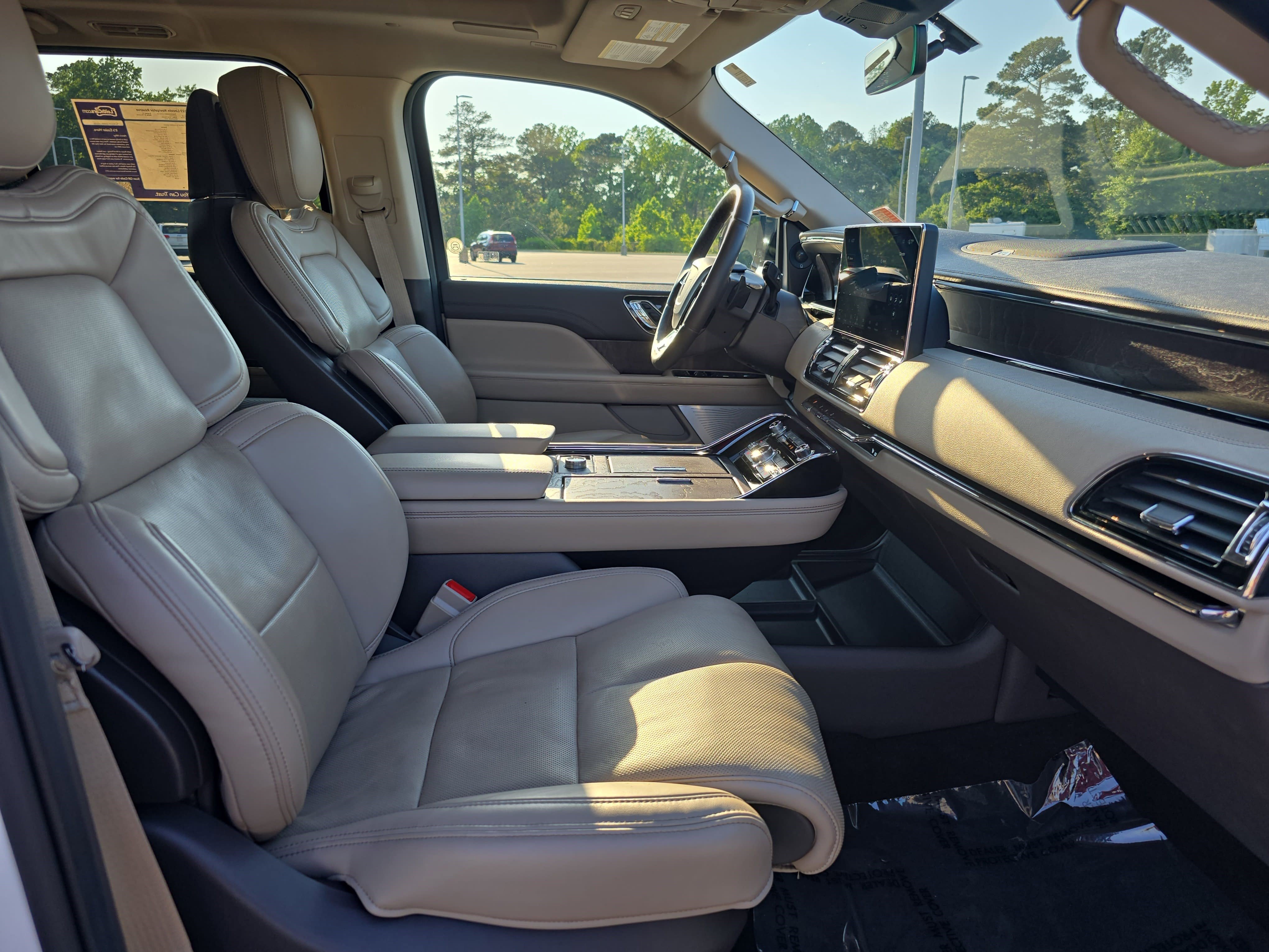 Used 2023 Lincoln Navigator Reserve AWD/4WD image 10