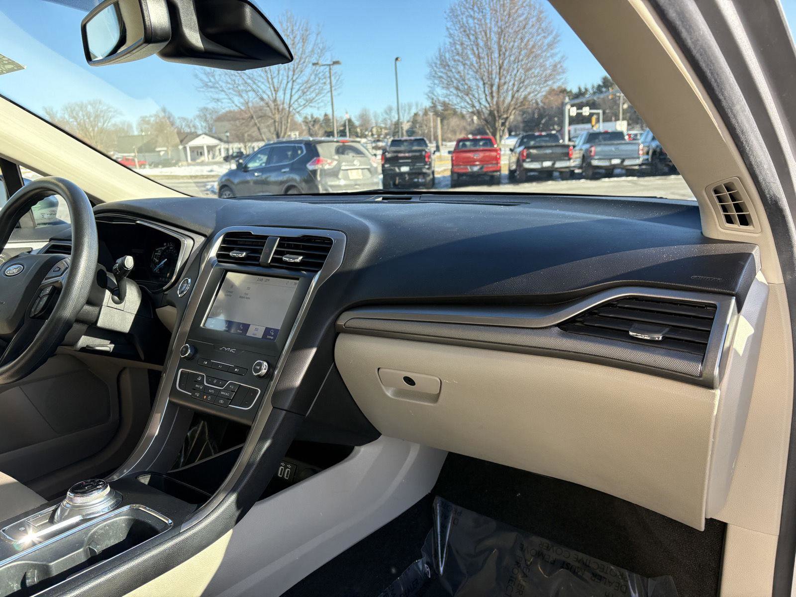 Used 2020 Ford Fusion SE image 22