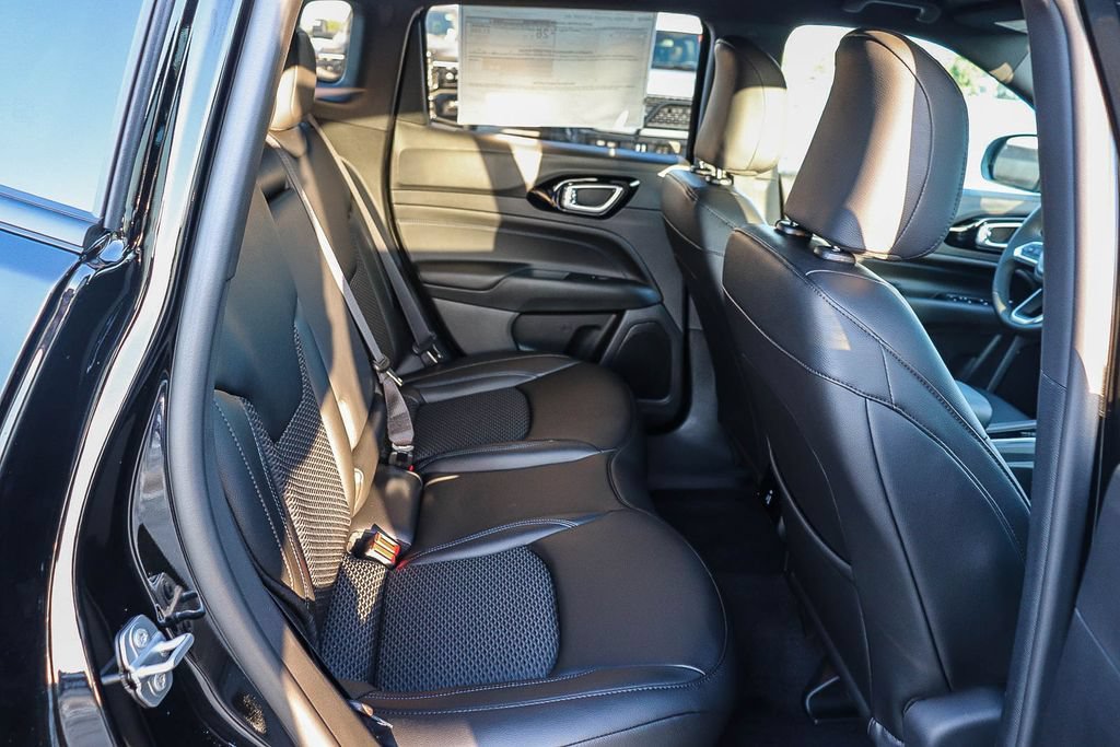 New 2026 Jeep Compass Latitude AWD/4WD image 18