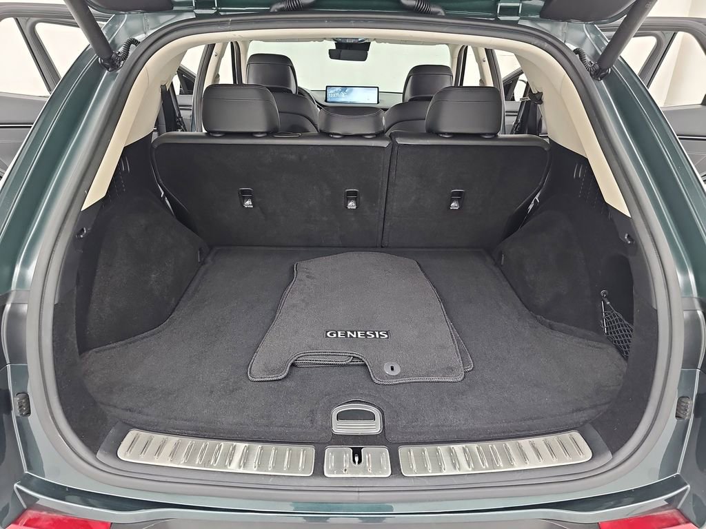 Used 2023 Genesis GV70 2.5T w/ Select Package image 17