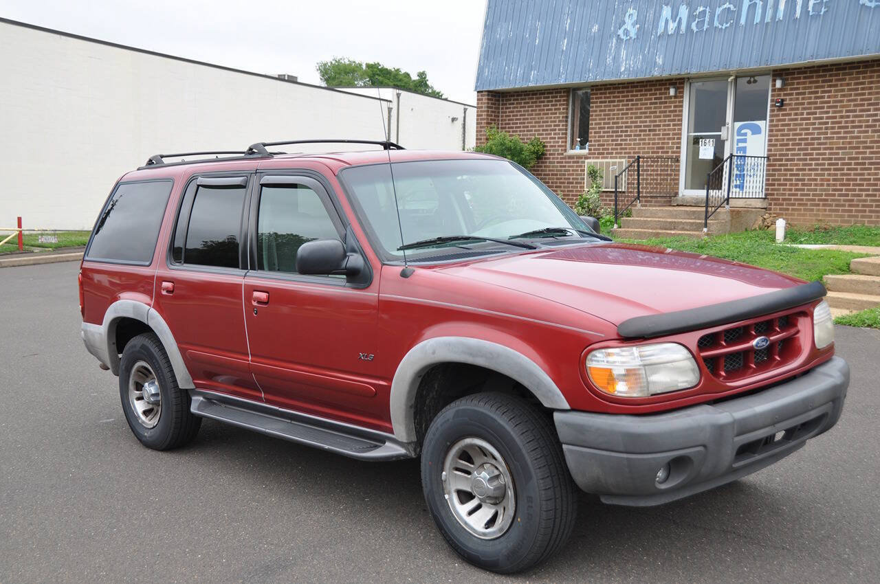 Used 2001 Ford Explorer XLS AWD/4WD image 4