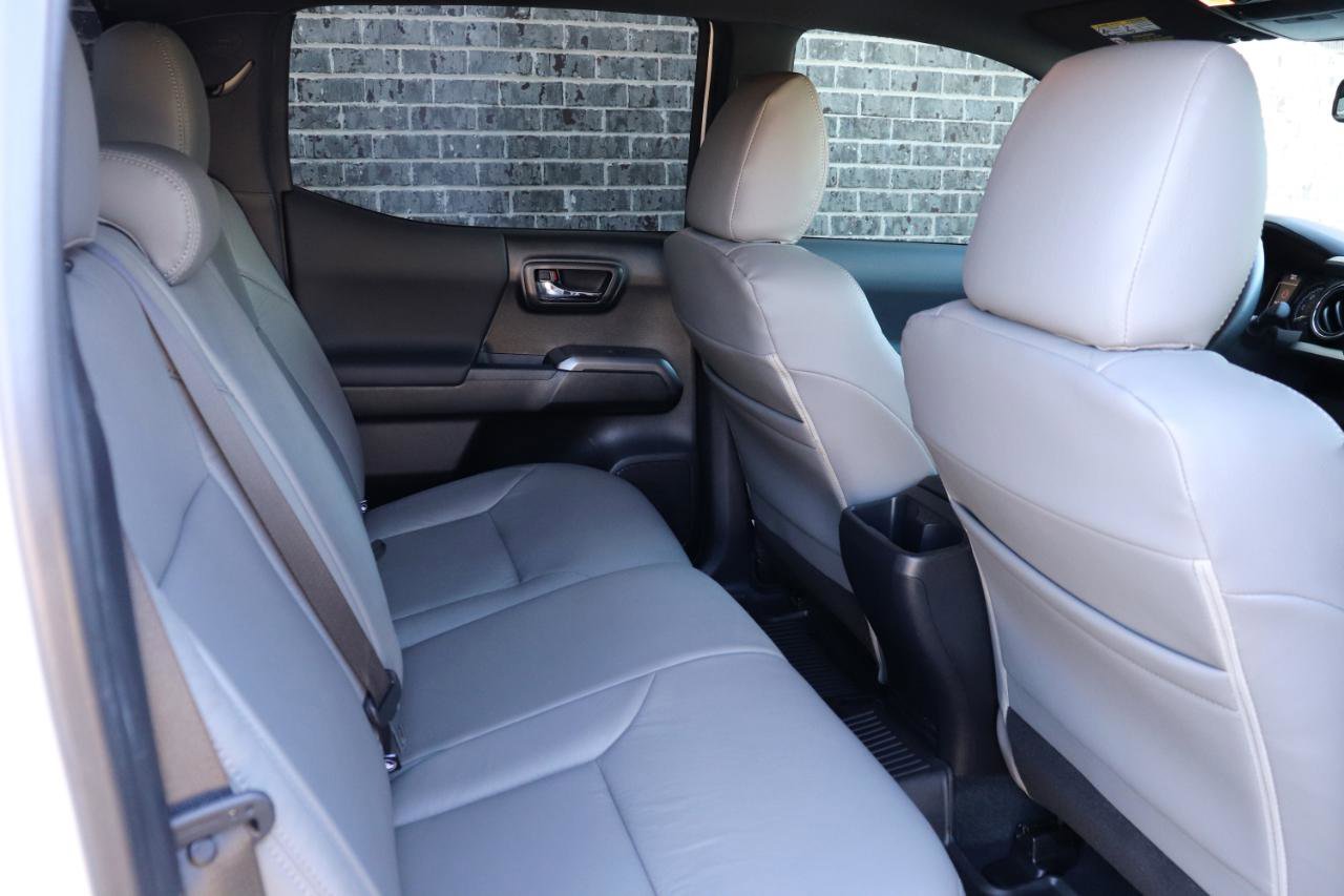 Used 2018 Toyota Tacoma TRD Sport image 33