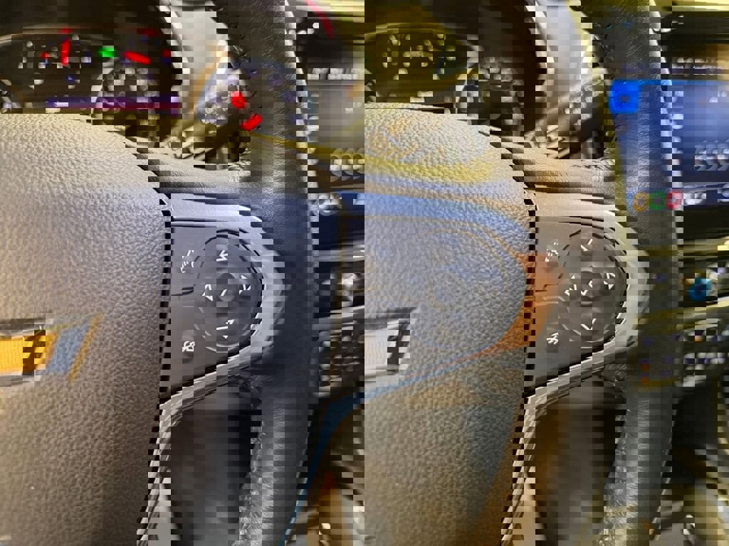 Used 2021 Chevrolet Traverse LT image 17