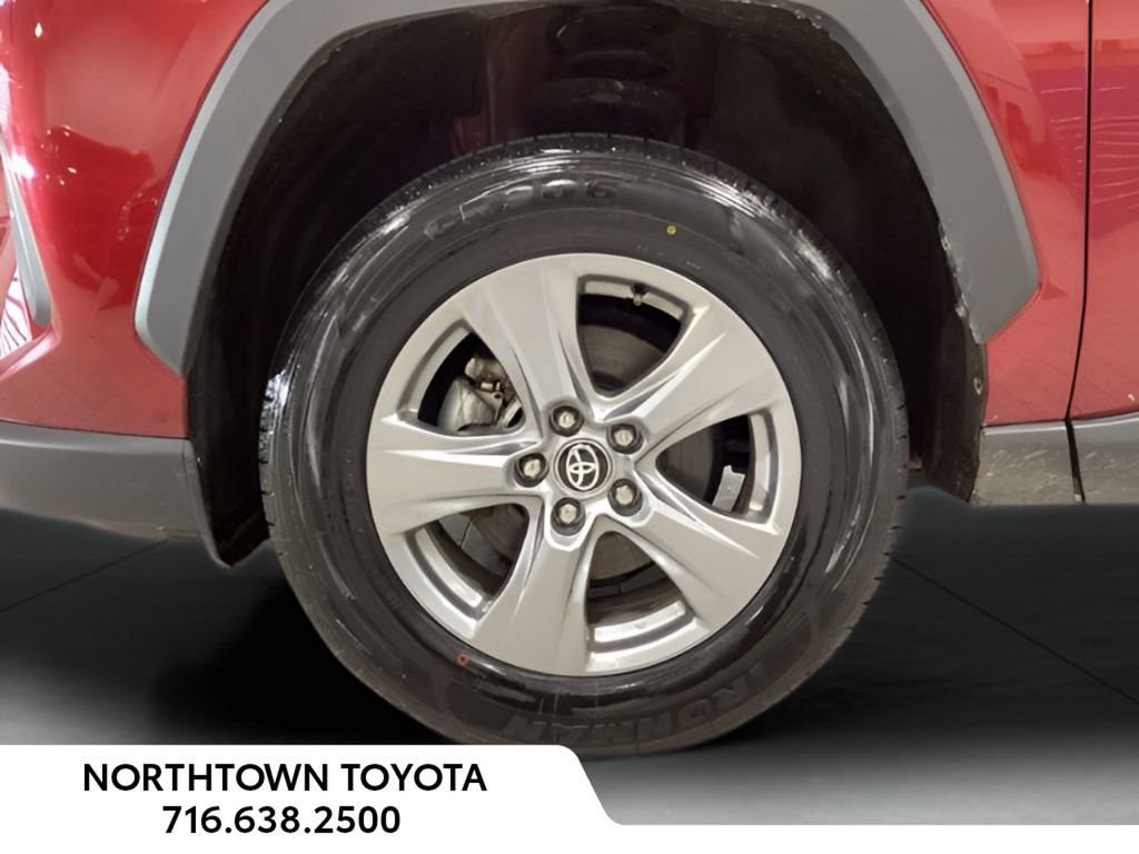 Used 2025 Toyota RAV4 XLE AWD/4WD image 22