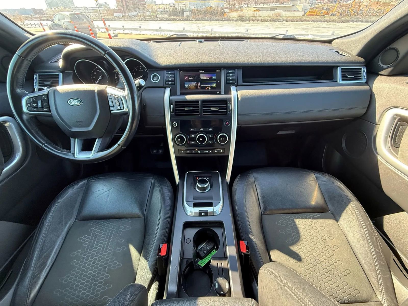 Used 2017 Land Rover Discovery Sport SE image 18