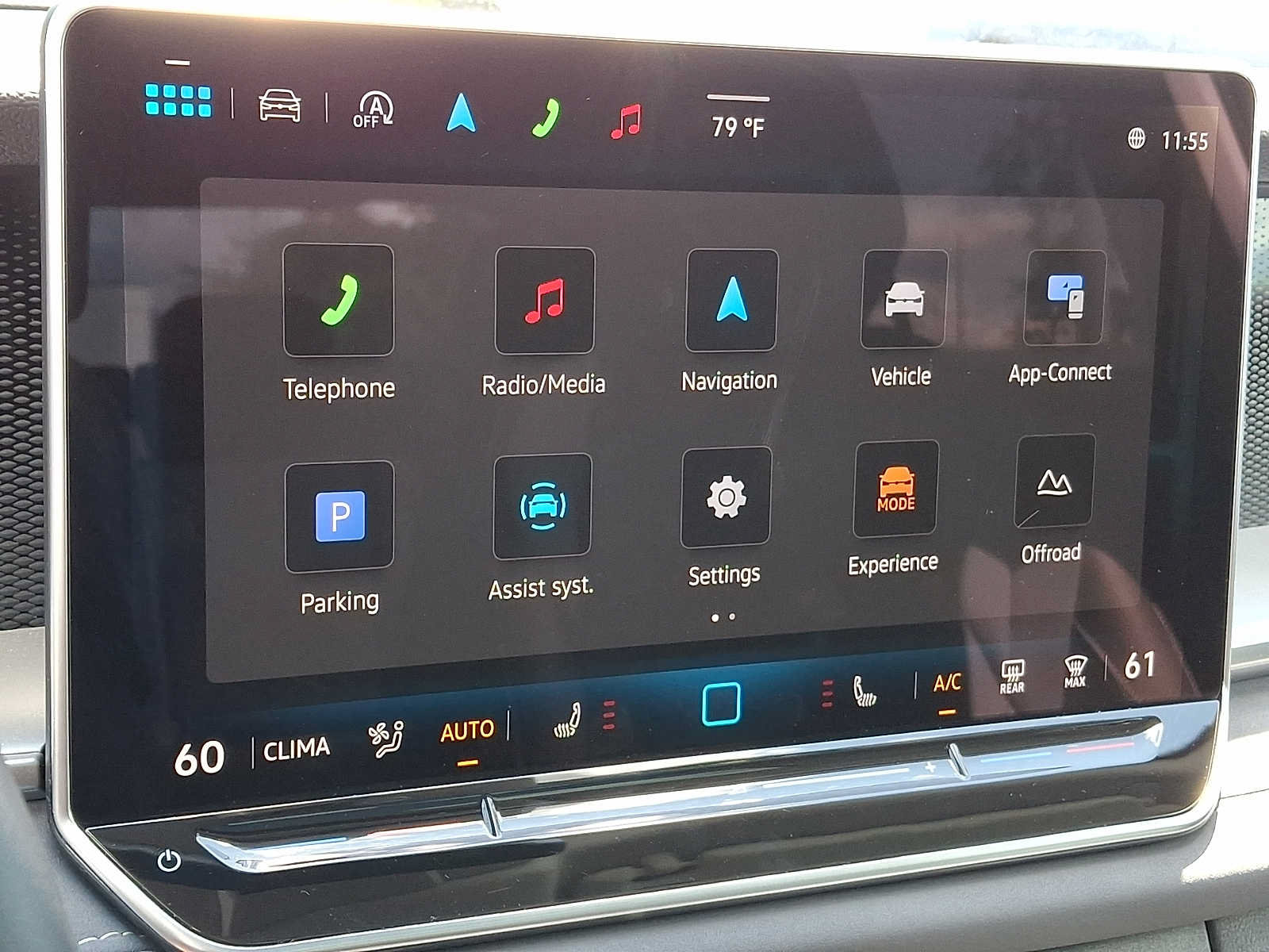 Used 2025 Volkswagen Tiguan SE w/ Panoramic Sunroof Package AWD/4WD image 15