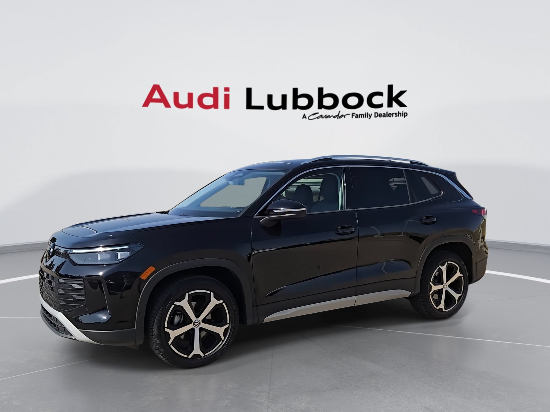 Used 2025 Volkswagen Tiguan SE FWD image 5