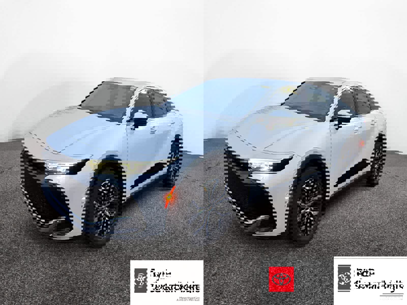 Used 2023 Toyota Crown XLE image 1