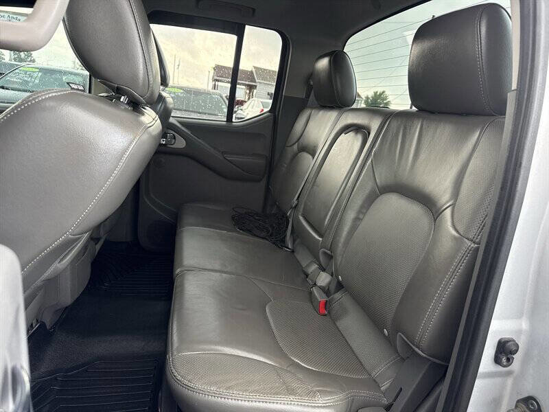 Used 2010 Nissan Frontier LE w/ LE Value Truck Pkg AWD/4WD image 19