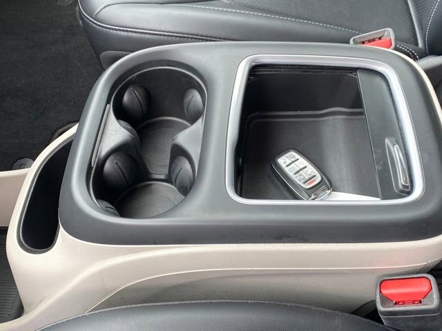 Used 2024 Chrysler Pacifica Touring-L image 14