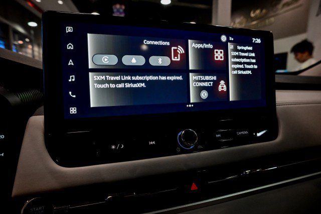 Used 2025 Mitsubishi Outlander AWD image 44