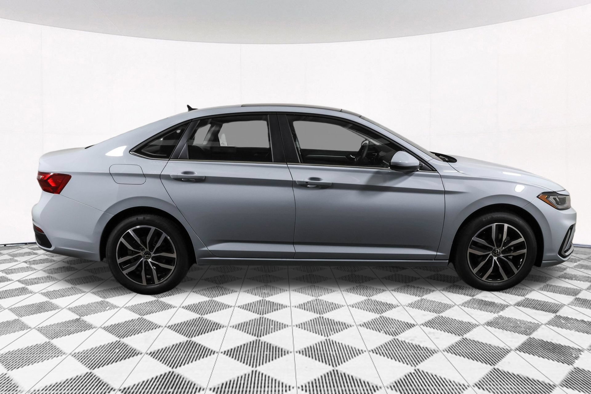 Used 2026 Volkswagen Jetta SE FWD image 12