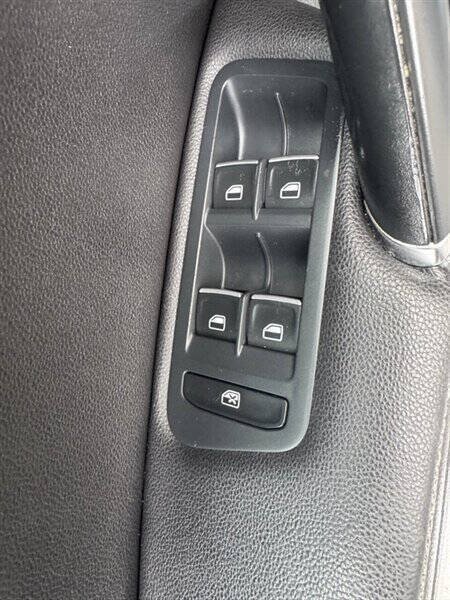 Used 2015 Volkswagen Golf S FWD image 18
