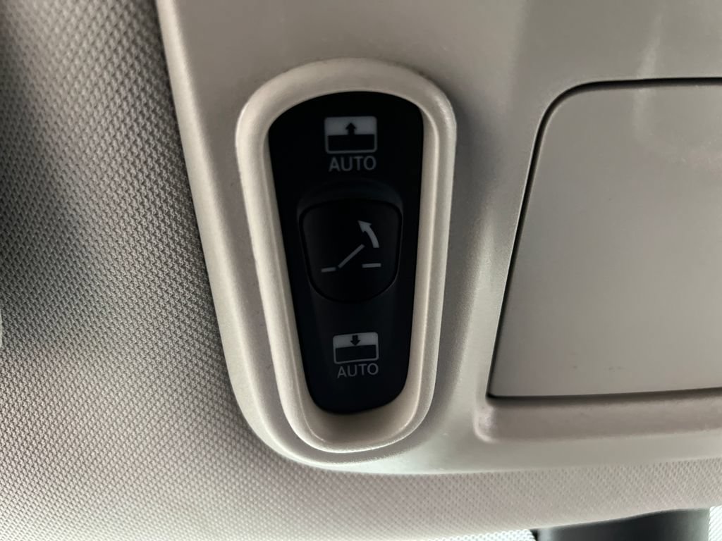 Used 2024 Chrysler Pacifica Limited FWD image 81